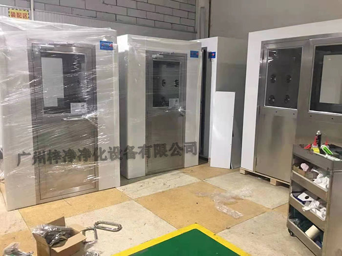 風(fēng)淋室的類(lèi)型繁多，不同類(lèi)型的風(fēng)淋室適用于不同的場(chǎng)合和需求