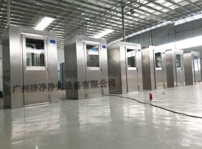 全不銹鋼風淋室已被廣泛應(yīng)用于多個行業(yè) 全不銹鋼風淋室已被廣泛應(yīng)用于多個行業(yè)